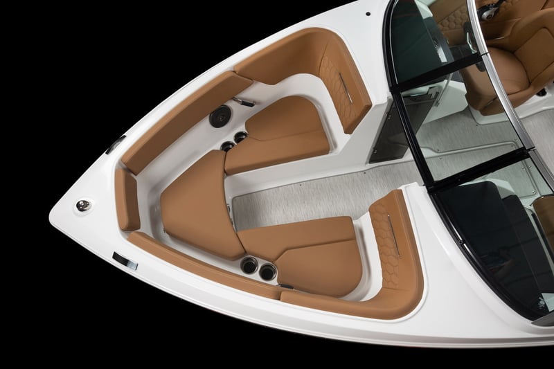 H_1_OB_IMAGE_INTERIOR_BOW_SEATING