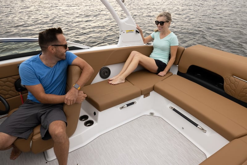 H_1_OB_IMAGE_INTERIOR_LIFESTYLE_COCKPIT_SEATING_MICHIGAN