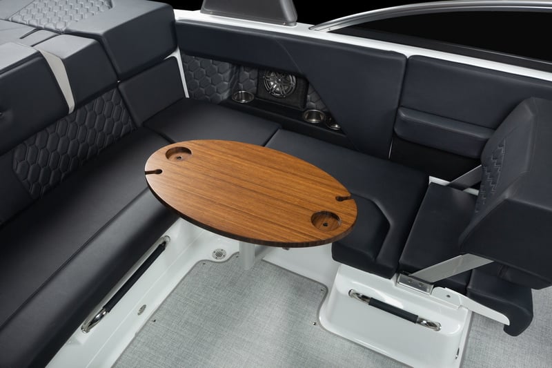 H_2_OB_ELEVATE_IMAGE_INTERIOR_COCKPIT_TABLE