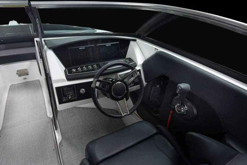 H_2_OB_ELEVATE_IMAGE_INTERIOR_HELM (1)