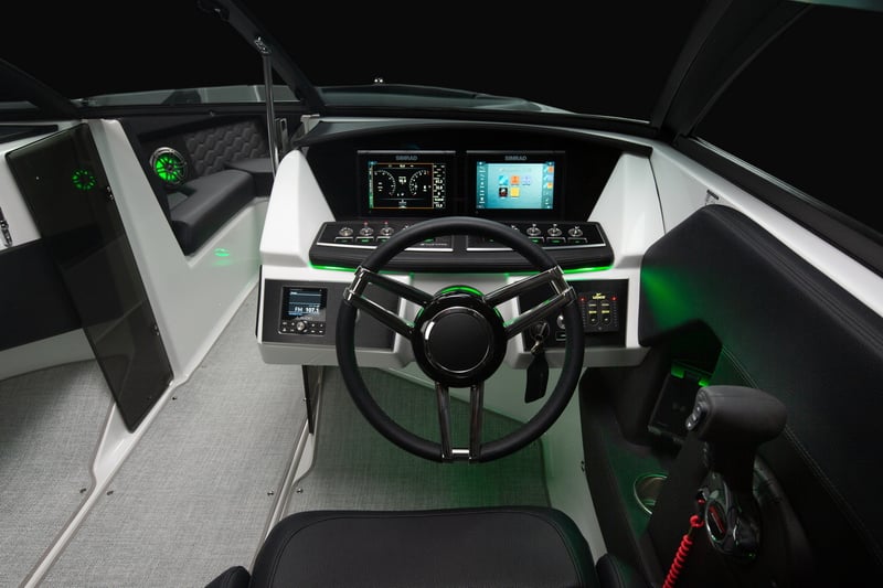 H_2_OB_ELEVATE_IMAGE_INTERIOR_HELM (3)