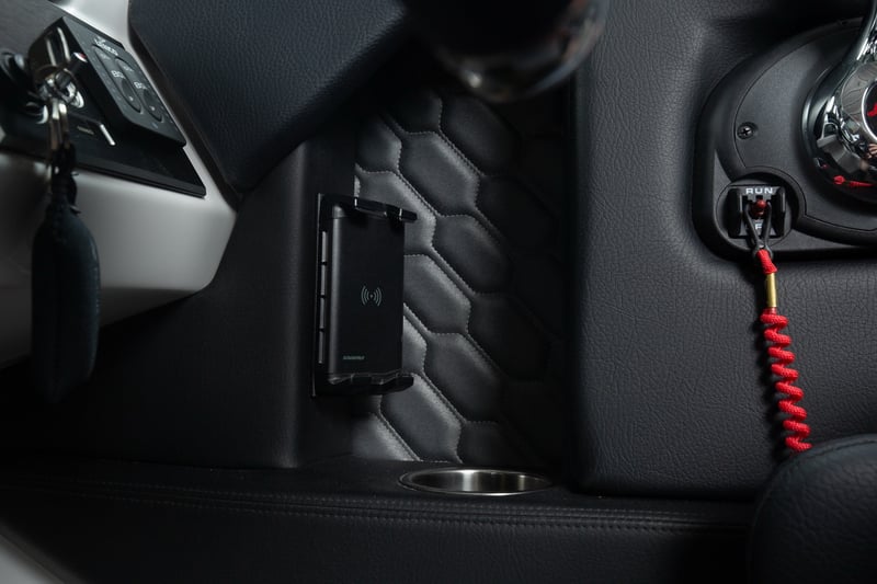H_2_OB_ELEVATE_IMAGE_INTERIOR_HELM_INDUCTION_HOLDER