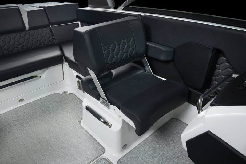 H_2_OB_ELEVATE_IMAGE_INTERIOR_PORT_PASSENGER_SEAT