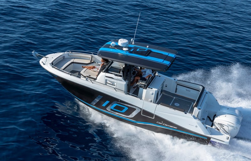 Cap Camarat 10.5 CC kahdella Yamaha 450 HP -moottorilla