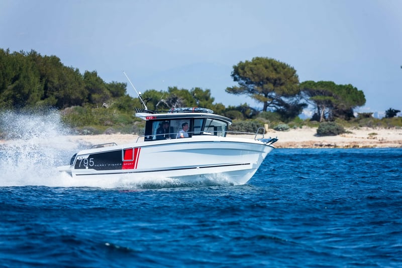 Merry Fisher 795 Sport kalastusvarusteineen.-006