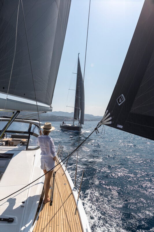 Jeanneau Yachts 60 kansi ja avotila merellä