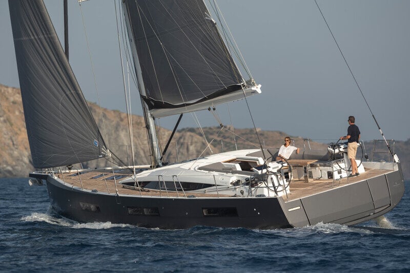 Jeanneau Yachts 60 moderni rungon muotoilu ja puhtaat linjat