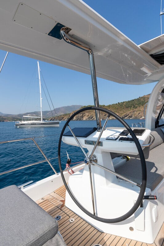 Jeanneau Yachts 60 ja sen ergonomisesti suunniteltu ohjauspaneeli