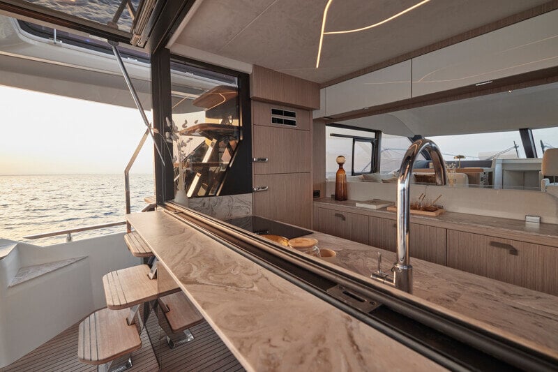 Guests enjoying drinks on the Prestige F5.7