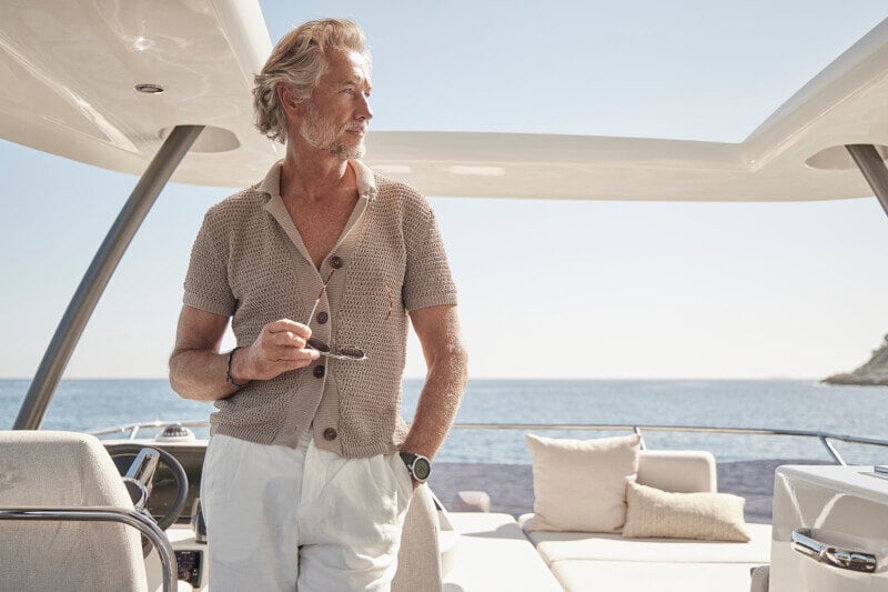 Prestige F5.7’s spacious flybridge with comfortable seating and panoramic views.